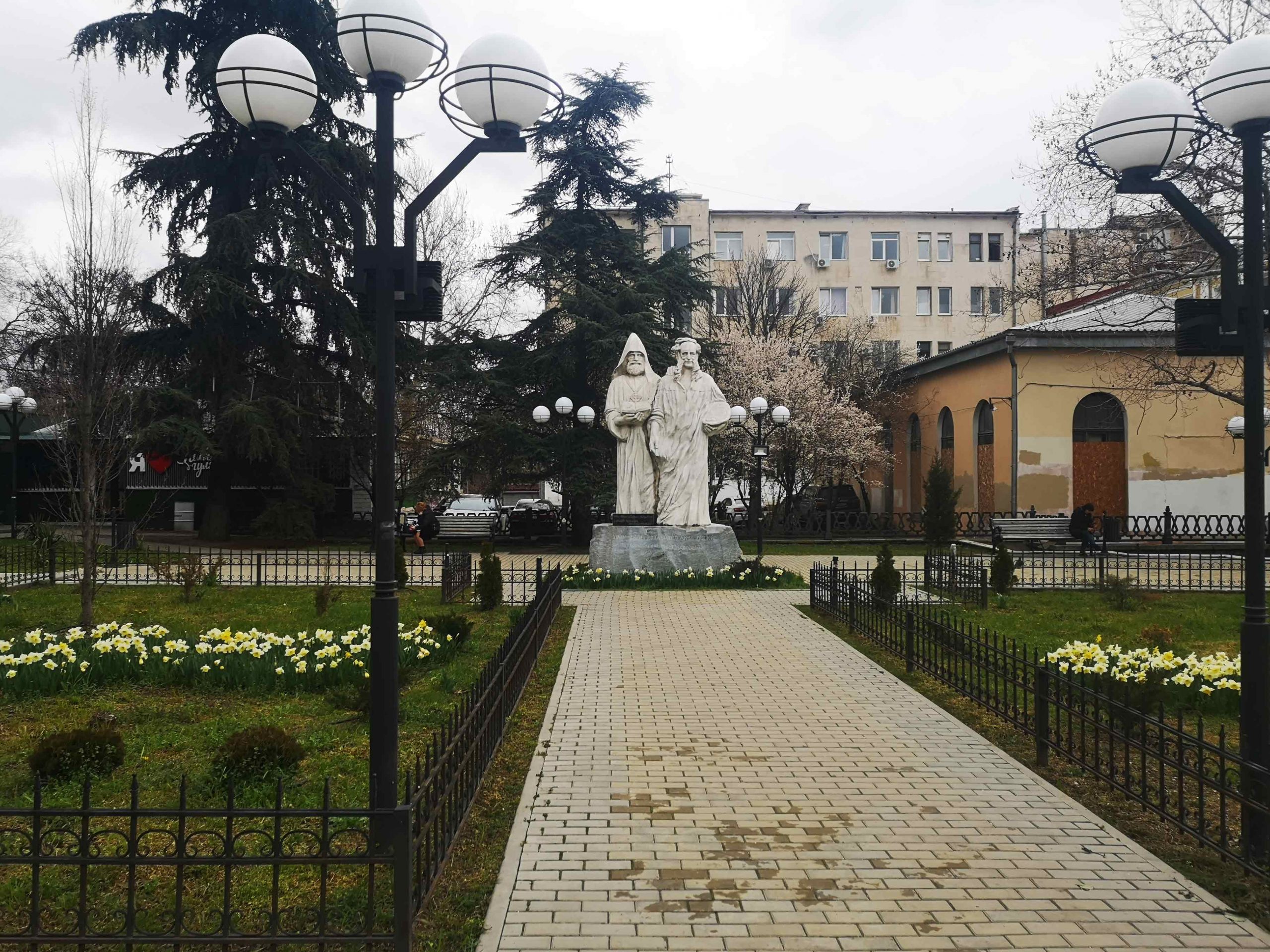 Памятники симферополь фото Памятник братьям Айвазовским - Памятники Симферополя